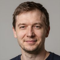 Улыбающийся клиент Дмитрий К., получивший краткосрочный онлайн-займ до зарплаты в сервисе ЗаймКард 24